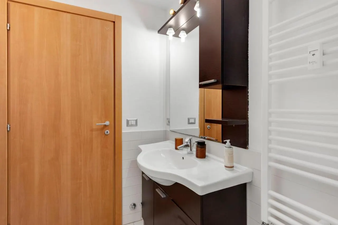 Apartment Appartamenti Con Metro Diretta 10 Minuti Duomo Milan