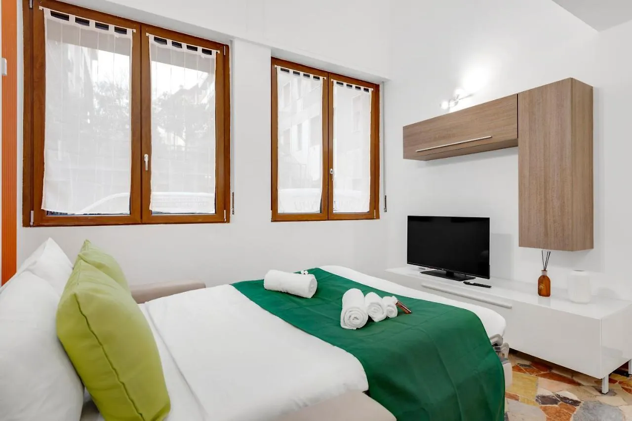 Apartment Appartamenti Con Metro Diretta 10 Minuti Duomo Milan