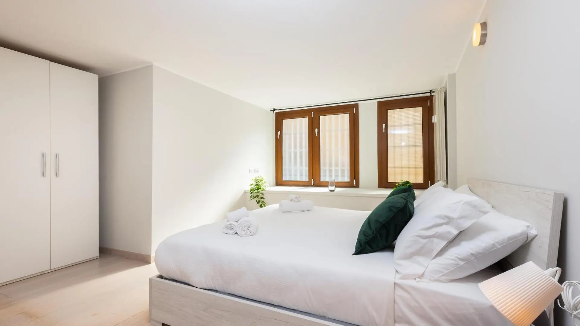 Apartment Appartamenti Con Metro Diretta 10 Minuti Duomo Milan Italy