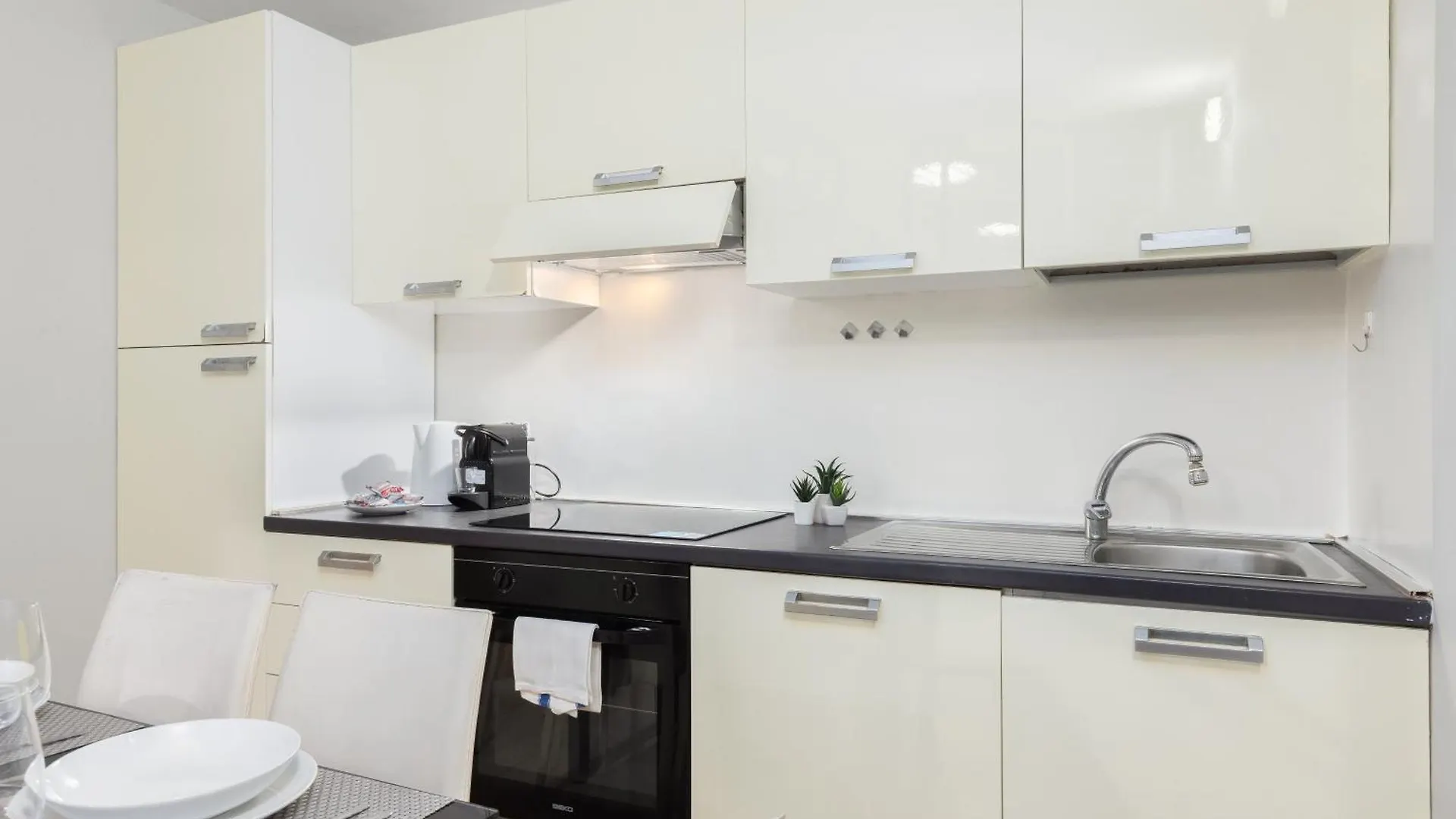 Appartamenti Con Metro Diretta 10 Minuti Duomo Milan Apartment